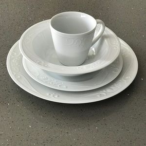 Dinnerware Set